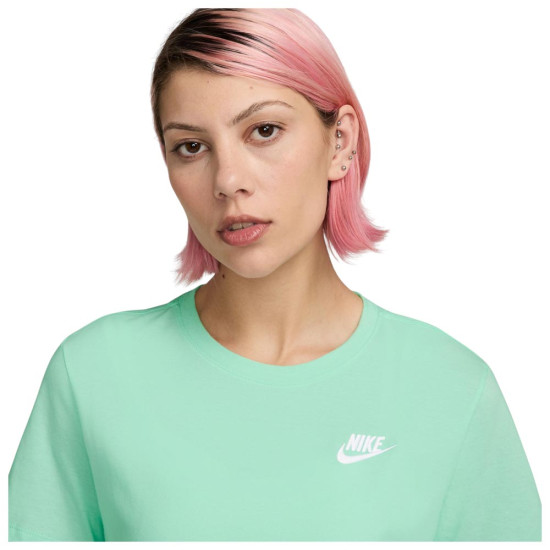 Nike Γυναικεία κοντομάνικη μπλούζα Sportswear Club Essentials T-Shirt